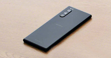 Un posible Sony Xperia 2 aparece en imágenes filtradas que anticipan su diseño y su triple cámara trasera