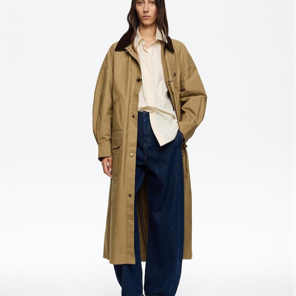 Bimba y Lola
Gabardina de mujer largo maxi y detalle de pana en cuello