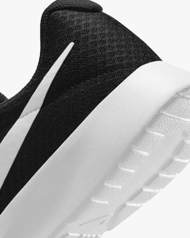 Nike Tanjun