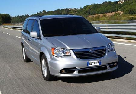 lancia_voyager.jpg