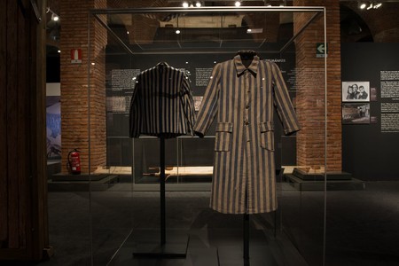 Vestimenta De Prisioneros Expuesta En Centro De Exposiciones Arte Canal Preview