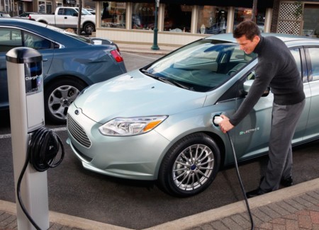 ¿Y si te digo que tu coche eléctrico es, de hecho, menos ecológico que uno de gasolina?