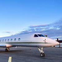 España y otros siete países quieren que los ricos paguen más por volar: habrá tasas especiales para jets privados y billetes de primera clase 