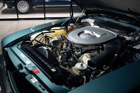Mercedes-Benz 500 SL R107 engine