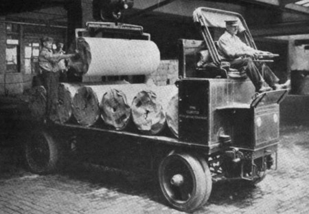 En 1912 una editorial ya contaba con una flota de 22 camiones eléctricos capaces de transportar 10 toneladas de carga