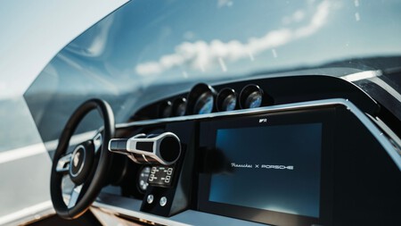 bote porsche interior