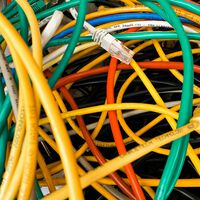 Nunca me había fijado en que los cables Ethernet tienen diferentes colores. No es de adorno, cada uno tiene su significado 