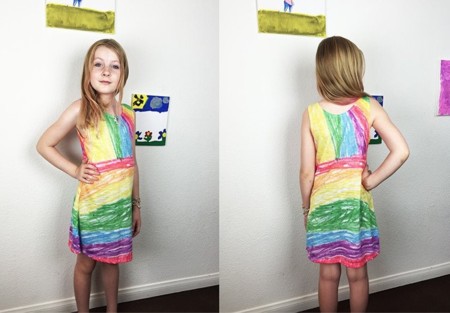 Una madre convierte en preciosos vestidos los dibujos de sus hijas