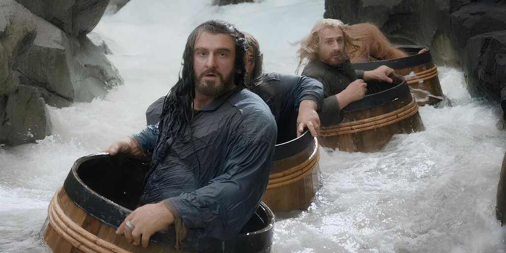 La escena de los barriles de El Hobbit se alargó tanto que los enanos usaron el río para algo más que hizo estallar al actor de Bilbo La escena de los barriles de El Hobbit se alargó tanto que los enanos usaron el río para algo más que hizo estallar al actor de Bilbo