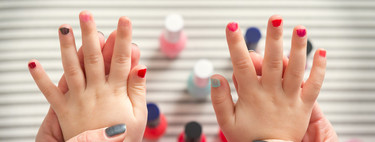 Un padre habla de la "masculinidad tóxica", después de que su hijo sufriera bullying por pintarse las uñas 