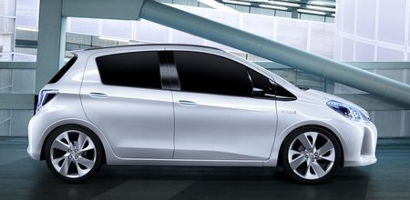 Toyota-Yaris-HSD-lat