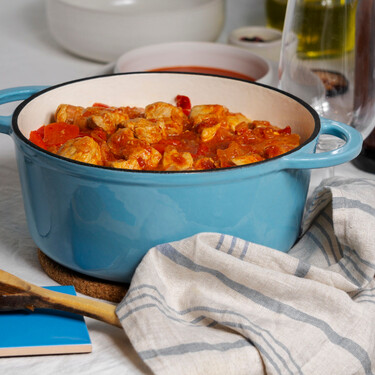 Aldi lanza hoy, 14 de octubre, su propia olla de hierro fundido estilo Le Creuset: por menos de 30 euros y en dos bonitos colores 