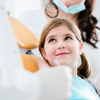 Primera visita al ortodoncista: cuándo hacerla y por qué es tan importante para la salud bucodental de los niños