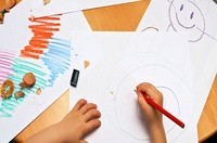 "El dibujo es un acto libre y natural del niño". Entrevista a la psicóloga Judit  Cueto