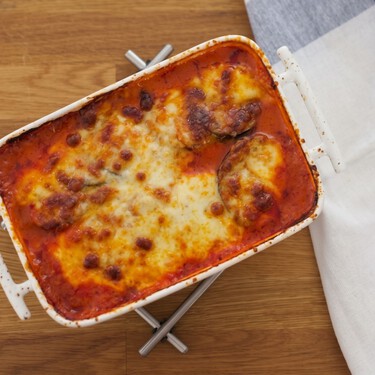 Asado de berenjena y mozzarella: receta sencilla para una comida socorrida