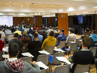 ¿Pasarías el test de conducir ahora mismo? Atrévete con estas 17 preguntas 