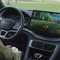KIA, Hyundai, Genesis, BYD y Polestar te dejarán jugar videojuegos en tu auto mientras lo recargas o esperas