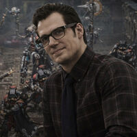 Henry Cavill se emocionó como un niño al recibir unas figuras de Warhammer 40.000 en Polonia. El regalo tenía "truco", pero él ni lo imaginaba