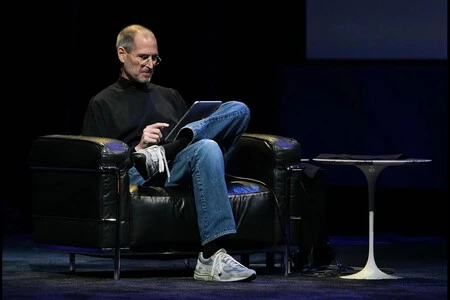 Steve Jobs Usando El Ipad