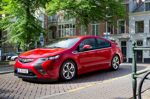 El Opel Ampera fue el pionero de los híbridos enchufables, y ahora es una opción excelente como coche usado con etiqueta CERO