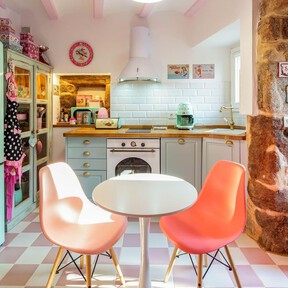 La Casa Barbie está en A Coruña, de estilo retro, inspirada en la América de los años 50 y con mucho color 