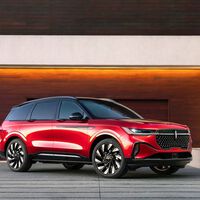 El Lincoln Nautilus 2024 es una nueva generación con más lujos y pantallas que van de extremo a extremo del interior
