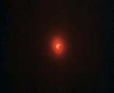 El eclipse empezando a formarse | Fotografiado con app Halide