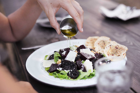 Todo lo que está mal sobre Hola Plate, el nuevo plato que ‘absorbe’ las calorías