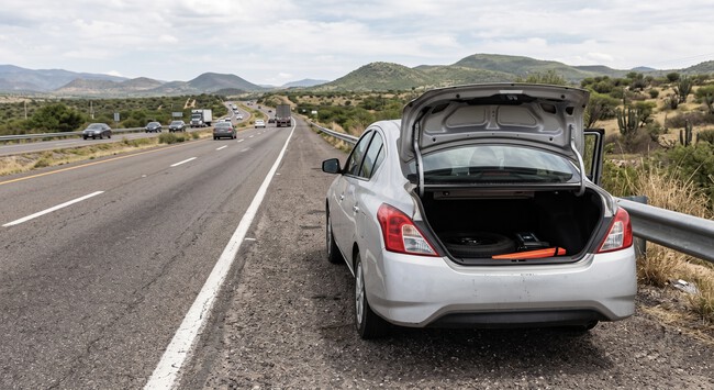 Auto Carretera Acotamiento