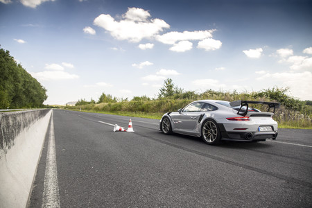 Copilotamos con Lars Kern el Porsche 911 GT2 RS, su coche de empresa que bate récords en Nürburgring