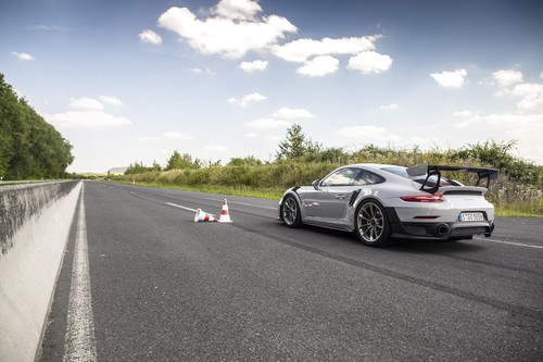 Copilotamos con Lars Kern el Porsche 911 GT2 RS, su coche de empresa que bate récords en Nürburgring