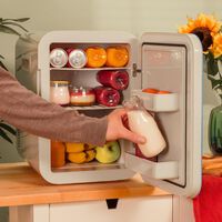 Una mininevera puede ser tu mejor aliada cuando el frigo no da más de sí. Esto conviene tener en cuenta al comprarla