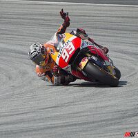 "¡¡Yaeh!!", el popular gesto japonés entre los motoristas que sería muy útil en las carreteras europeas. Lo conoces, pero tiene otro sentido 