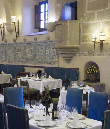 Sala Del Restaurante Del Parador De Plasencia