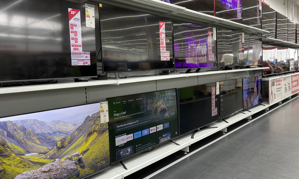 Liquidación de teles en MediaMarkt antes del Mundial 2026: más del 50% en modelos QLED, OLED, con Ambilight y más