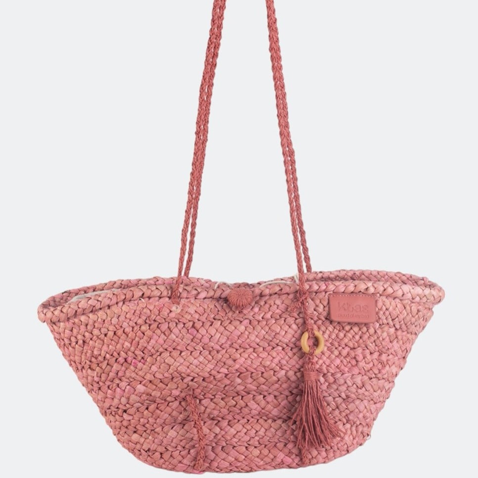 Kbas
Capazao de maiz y fibra natural en tono rojo