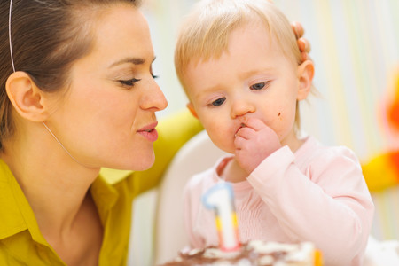 El primer cumpleaños del bebé, un momento único, especial y emotivo que siempre recordareis