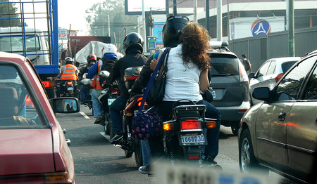 Cuándo una moto puede ir entre carriles y cuándo no en Ciudad de México