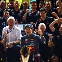 Checo Pérez se vuelve el rey de los circuitos de calle al dominar el Gran premio de Singapur