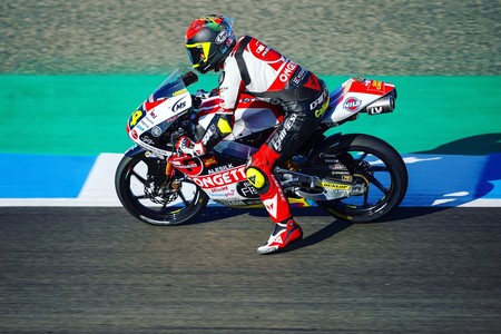 Tatsuki Suzuki repite pole position de Moto3 batiendo el récord del circuito de Jerez