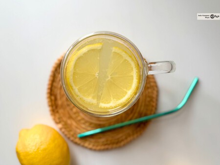 Agua de limón, una bebida sencilla con grandes beneficios para cualquier momento del día