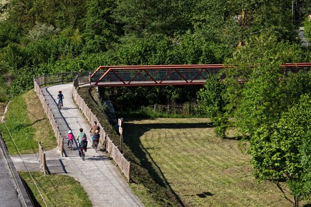 Parte De La Via Verde Del Parque Lineal Del Nervion C Aiaraldea