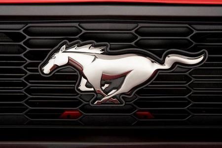 50 Años de Mustang: La evolución del legendario emblema