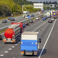 La DGT prepara cambios: habrá transportistas más jóvenes y el examen teórico durará más tiempo