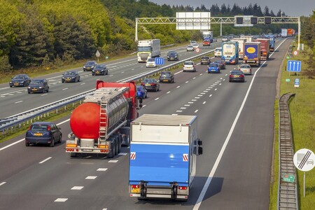 La DGT prepara cambios: habrá transportistas más jóvenes y el examen teórico durará más tiempo