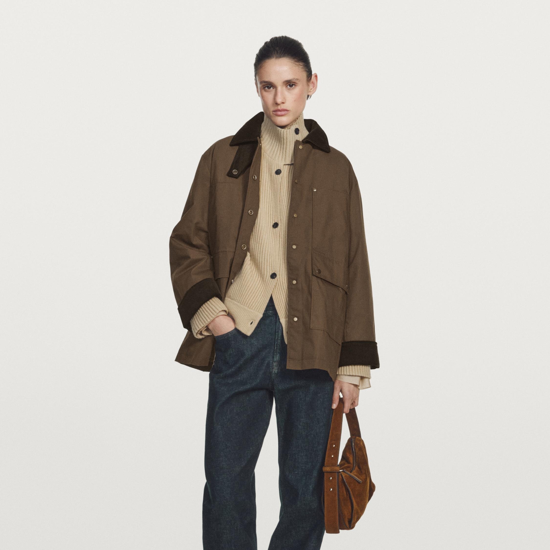 Parka encerada con detalle de pana