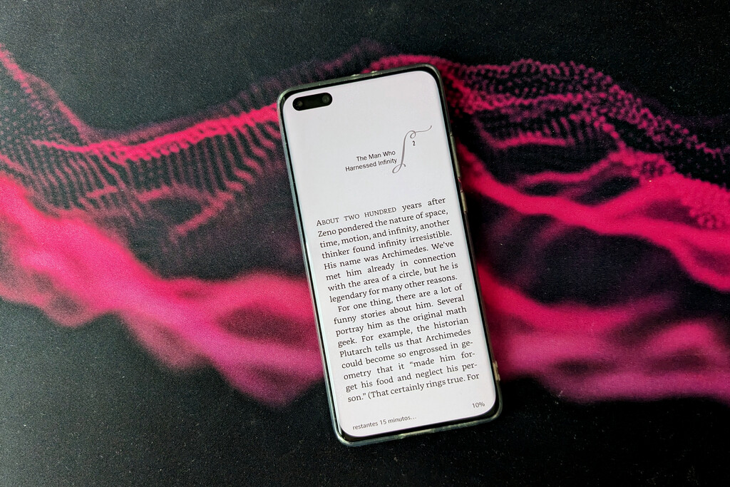 Llevo años leyendo libros en el móvil. Estas son las apps y los consejos que recomiendo para empezar a hacerlo