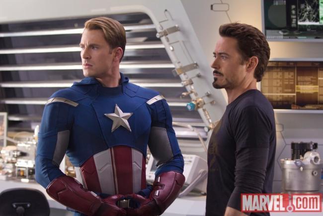 Chris Evans y Robert Downey Jr en Los Vengadores