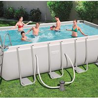 No basta con echar cloro y poner la depuradora el número de horas recomendado. Esto es clave para tener el agua limpia en la piscina