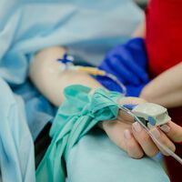 Europa ha dado luz verde a la pastilla diaria que casi duplica la supervivencia del cáncer de páncreas metastásico